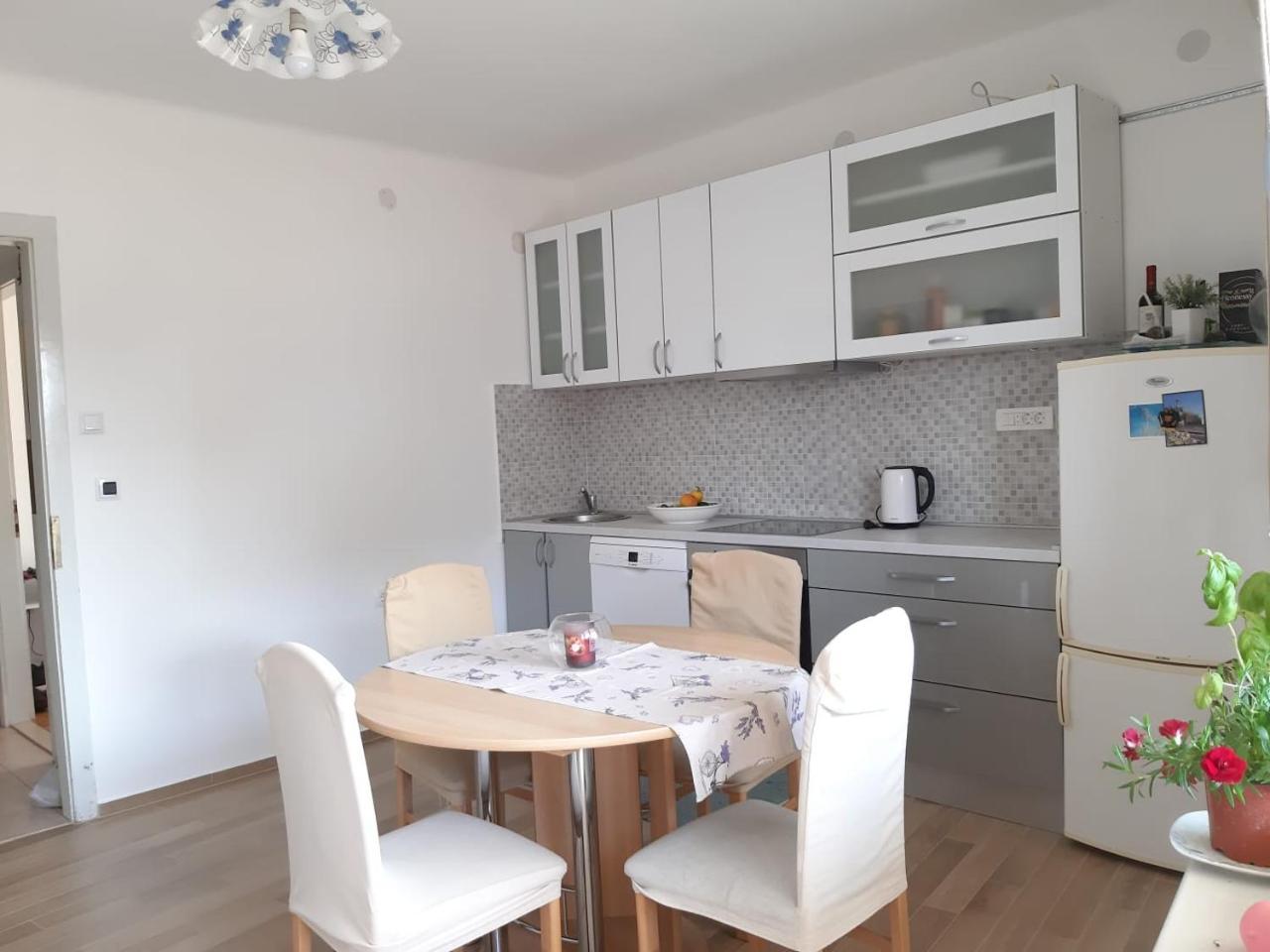 Nina, Apartment In City Centre Split Exteriör bild