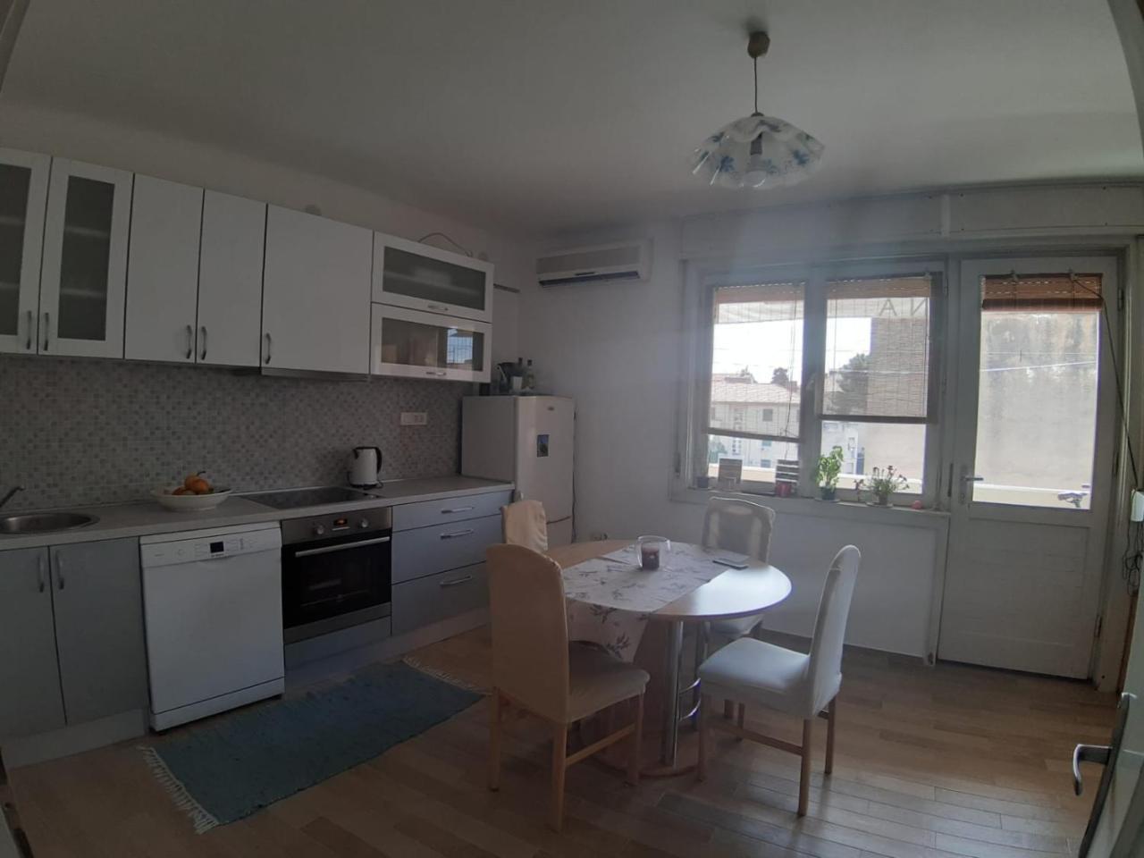 Nina, Apartment In City Centre Split Exteriör bild