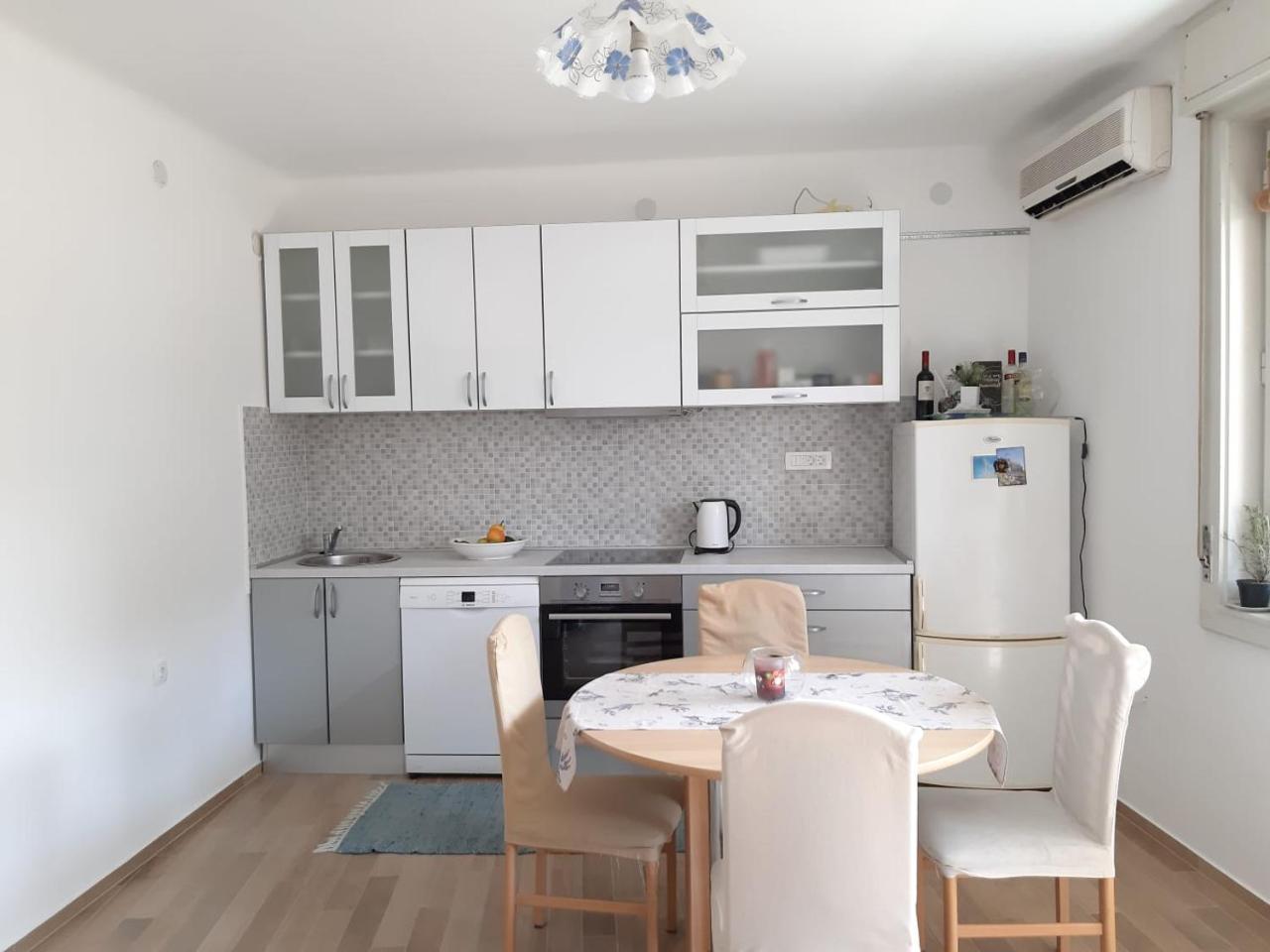 Nina, Apartment In City Centre Split Exteriör bild
